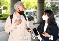  취재진 질의에 답하는 류석춘 전 연세대 교수 [포토]