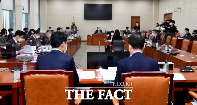 14일 서울 여의도 국회에서 이해충돌방지법안 관련 정무위원회 법안심사제2소위원회가 성일종 소위원장 주재로 열리고 있다. /국회=남윤호 기자