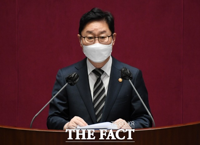 지난 19일 국회 대정부질문에 참석한 박범계 법무부 장관은 윤 전 총장의 묵묵부답에 유감을 표명했다. /남윤호 기자