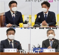  정의당-열린민주당 인사 나선 윤호중 비상대책위원장 [TF사진관]