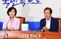  김어준 놓고 갑론을박…洪 '물러나야' vs 秋 '팩트방송'