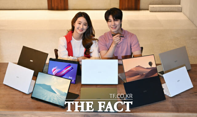 LG전자가 다음 달 중 2021년형 LG 그램 15를 출시한다고 25일 밝혔다. /LG전자 제공