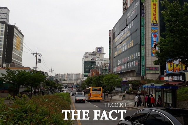 파주시는 코로나19 장기화로 어려움을 겪고 있는 소상공인들의 대출수요가 증가함에 따라 특례보증 출연금 5억원을 추가 투입하기로 했다./파주=안순혁 기자