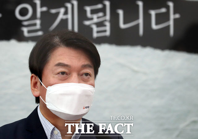 국민의당은 26일 통합 논의에 대한 최종 의견을 모을 계획이다. 하지만 국민의힘 새 원내대표가 선출되고 전당대회가 진행되면 합당 추진 동력이 상실될 거란 우려가 나온다. /국회=남윤호 기자