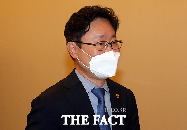 국무회의 참석하는 박범계 법무부 장관.