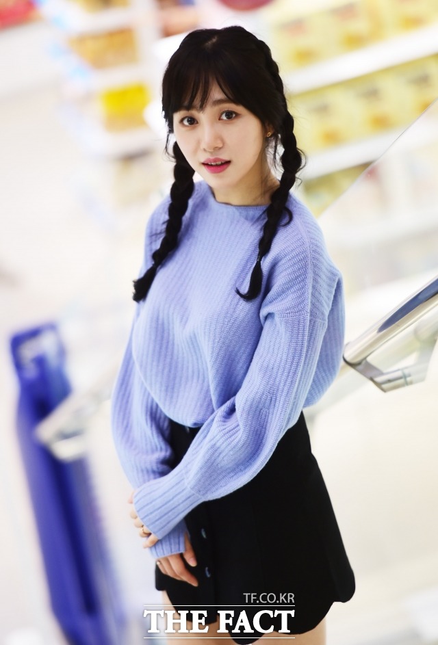 권민아가 27일 새벽 자신의 SNS에 극단적인 선택을 시도한 듯한 사진을 올려 논란을 사고 있다. 해당 사진은 현재 삭제됐다. /더팩트 DB