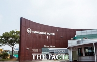  쌍용차 조직개편 단행…임원 수 줄이고 급여도 추가 삭감