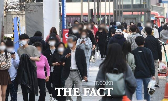 서울 확진자가 나흘 만에 다시 200명대 중반을 넘어서며 급증했다. /이동률 기자