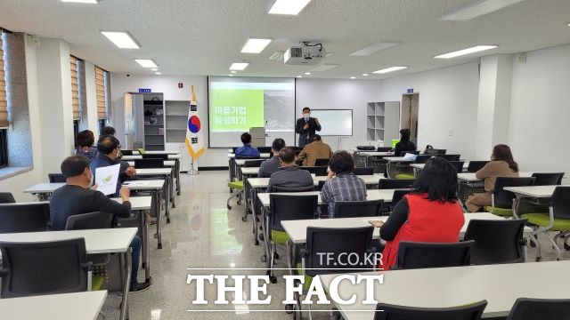 울릉군은 지난 26일부터 29일까지 4일간의 일정으로 시군 역량강화사업의 일환인 주민교육 및 마을발전 워크숍을 장흥 달마실 복합센터와 저동 다목적센터, 서면 주민자치센터, 북면 주민자치센터 등 4개소에서 진행한다고 밝혔다./울릉군 제공