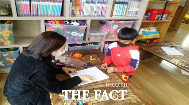 전북 김제시보건소는 지역아동센터 11곳을 대상으로 매월 1회 ‘엄마손 영양가득 건강간식 사업’을 진행한다고 28일 밝혔다. /김제시 제공