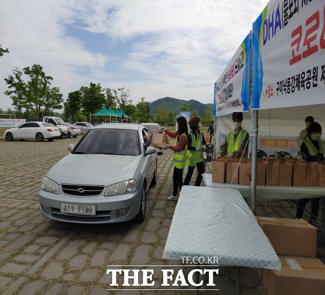 구미시는 내달 1일~2일 낙동강체육공원 제1주차장에서 송어 소비촉진 드라이브스루 판매행사를 진행한다/구미=김서업 기자