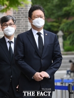  정진석 추기경 빈소 방문한 황희 장관 [포토]