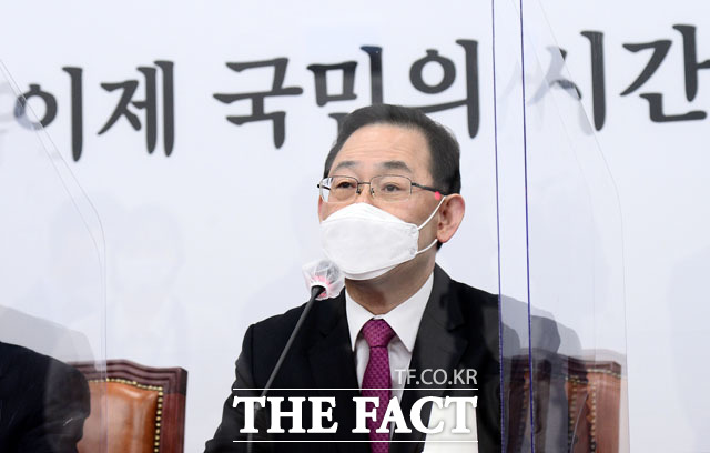 주호영 국민의힘 당 대표 권한대행은 국민의당과 합당 논의에 대해 후임 당대표 권한대행과 논의를 이어가기로 했다고 밝혔다. /국회=남윤호 기자