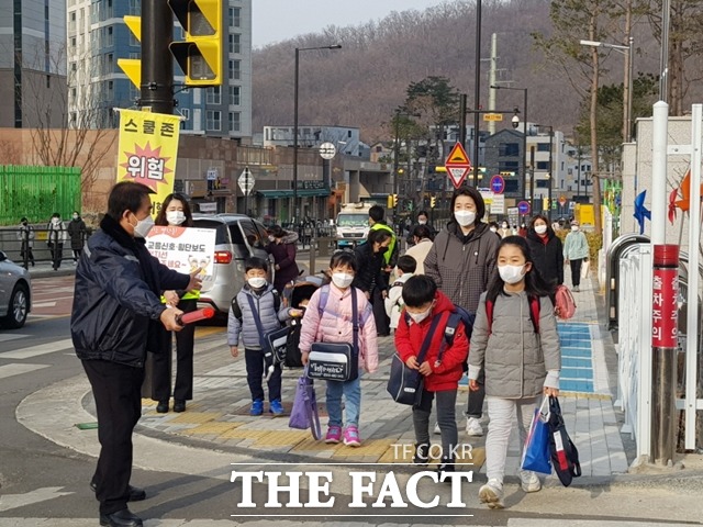 고양시는 어린이보호구역 내 불법 주·정차 위반 과태료가 5월 11일 부터 인상됨에 따라 시민들의 불이익을 줄이기 위해 홍보를 할 계획이다./고양시 제공