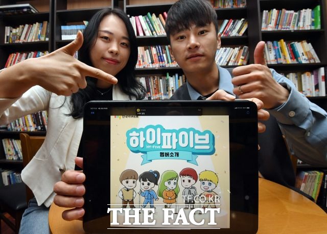 hy 입사 2년 차인 이상현 사원(오른쪽)과 김나현 사원은 식품업계 최초로 사이버 아이돌 데뷔 프로젝트를 전담하고 있다. /임영무 기자