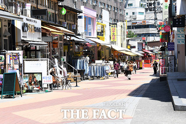 지난달 전산업생산이 전 월대비 0.8% 증가한 112.6을 기록하며 두 달 연속 증가세를 이어갔다. /더팩트 DB