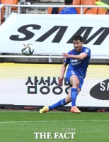  안토니스, '킥!' [포토]