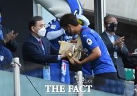  은퇴식 갖는 수원삼성 신화용 [포토]