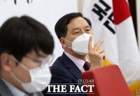  취재진과 간담회 갖는 김기현 신임 원내대표 [TF사진관]