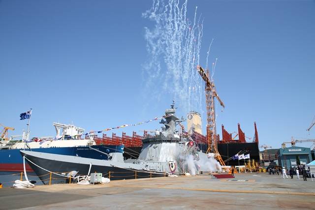 3일 대우조선해양 옥포조선소에서 한국해군의 2800토급 신형 호위함 대전함의 진수식이 열리고 있다. /대우조선해양 제공