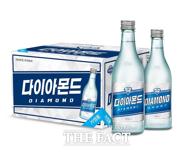 대선주조가 지난 3월 출시한 신제품 다이아몬드 소주. /대선주조 제공