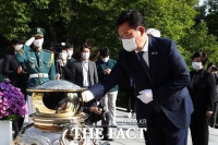  송영길, 통합 행보…DJ·YS·박정희·이승만 참배