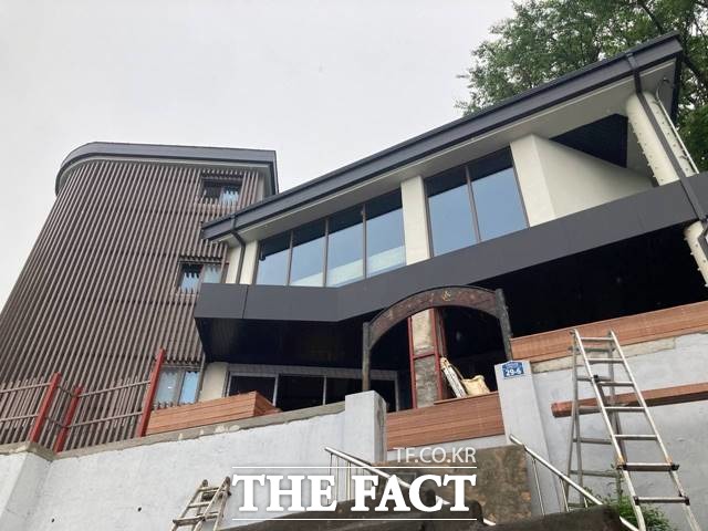 서울시 동작구 본동에 옛 구립 강남노인정은 지난해 10월부터 리모델링에 들어갔다. 이곳은 다음달 공사가 완료되며 뉴딜정책의 마중물로 청년카페가 들어설 계획이다. /이진하 기자