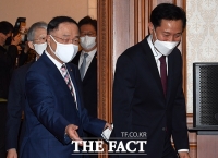  홍남기, '오세훈 시장 먼저' [포토]