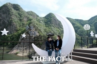  '달도 머물다갈 풍광' 영동 월류봉 포토존 ‘인기’