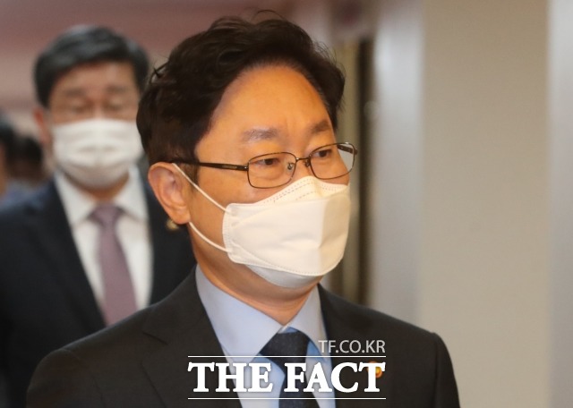 박범계 법무부 장관은 김오수 검찰총장 후보자에 대해 충분한 자격을 갖춘 분이라고 평가했다. /임영무 기자