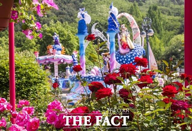 에버랜드는 프랑스 파리 여행을 경험할 수 있는 다양한 감성 콘텐츠를 선보인다./에버랜드 제공