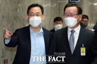  김부겸, '주호영과 대화하며 청문회장으로' [포토]