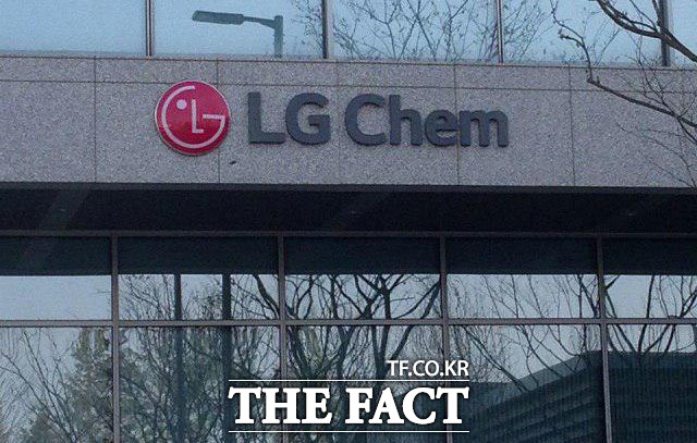 11일 LG화학은 ESG 유망 기업 육성 펀드에 1500억 원을 출자한다고 밝혔다. /더팩트 DB