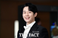  정해인, FNC엔터테인먼트와 재계약…9년 의리