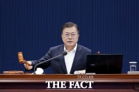  文대통령, '임·노·박' 장관 후보자 청문보고서 재송부 요청