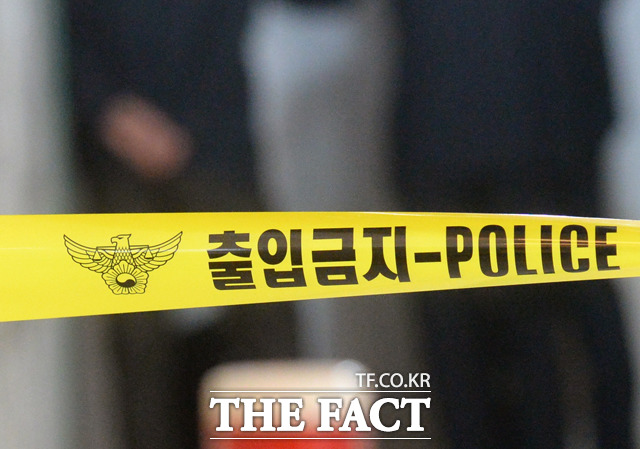 인천 중부경찰서는 12일 살인 및 사체 유기 혐의로 노래주점 업주 A(34)씨를 긴급체포해 조사하고 있다. /이효균 기자