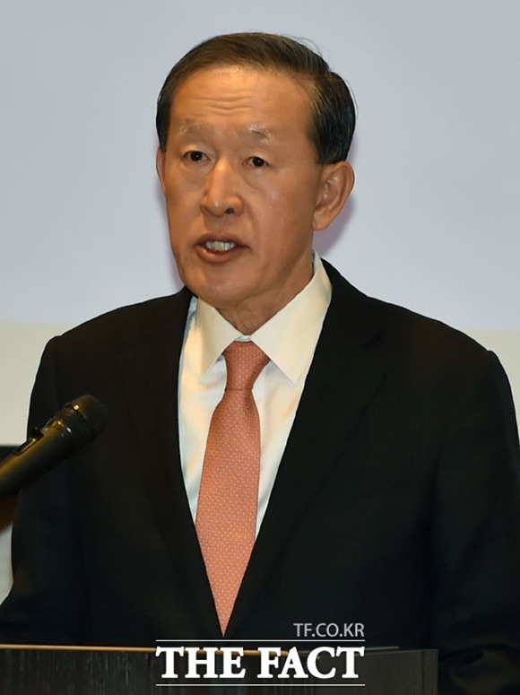 허창수 전국경제인연합회 회장이 12일 진행된 B7 정상회의에 한국 경제계 대표로 참석했다. /더팩트 DB