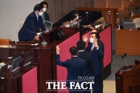  우여곡절 끝 '김부겸 인준안' 통과…野 '민주당, 대통령 눈치만 봐'