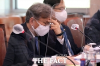  고심하는 권칠승 [포토]