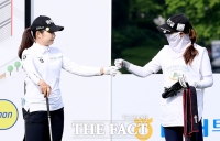  캐디에게 응원받는 장수연 [포토]