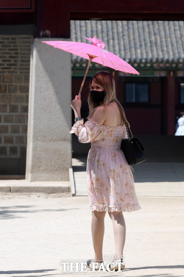 전국이 대체로 맑고 기온도 어제보다 3~6도 가량 오르겠다. 아침 기온은 전국 대부분 지역에서 10~17도가 되겠고, 낮 기온은 25~29도가 되겠다. /더팩트 DB