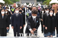  5.18 민주묘지 참배하는 정의당 [TF사진관]