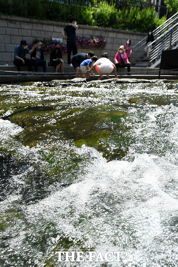 덥지만 시원하게 즐기는,