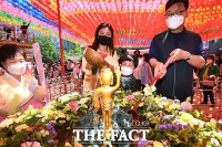  가족과 함께 하는 관불의식 [포토]