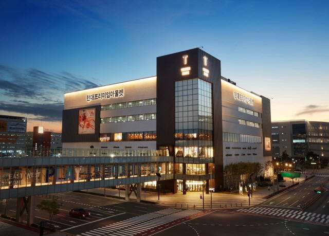 현대백화점이 아울렛 전용 VIP 멤버십 제도를 도입한다. 사진은 현대프리미엄아울렛 김포점 타워존(신관) 전경. /현대백화점 제공