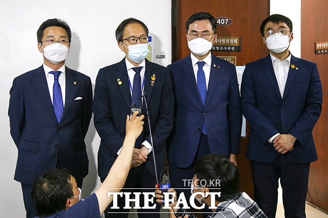 박 의원과 법사위 소속 더불어민주당 의원들