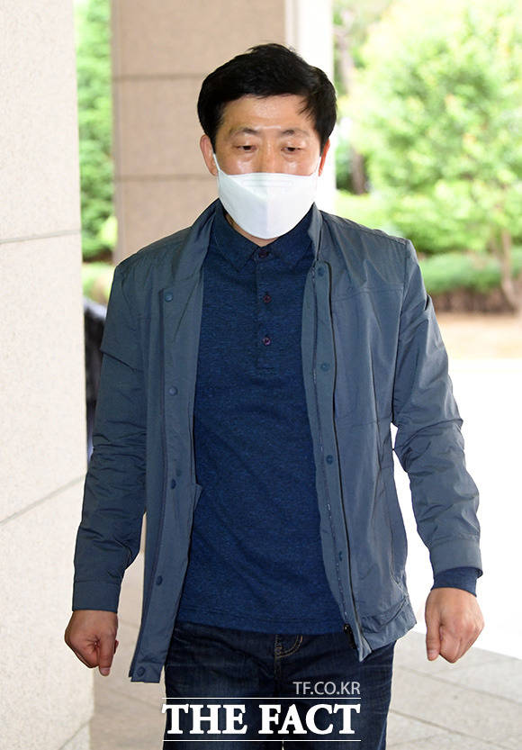 대북전단 살포 혐의를 받고 있는 박상학 자유북한운동연합 대표가 서울경찰청의 2차 소환조사에 도착하고 있다.