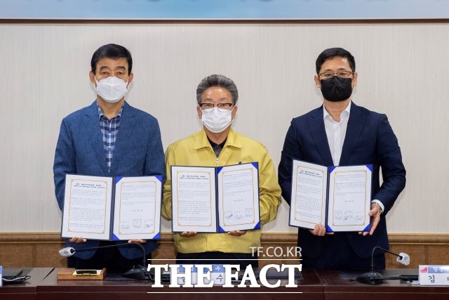 20일 울릉군은 울릉군 지역사회보장 협의체, 일광 여행사와 관내 교통약자 및 사회복지대상자의 이동지원 서비스 제공사업을 위한 업무협약을 체결했다. /울릉군 제공