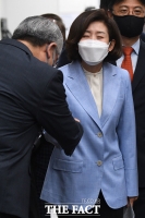  출마 선언 앞두고 미소짓는 나경원 [포토]