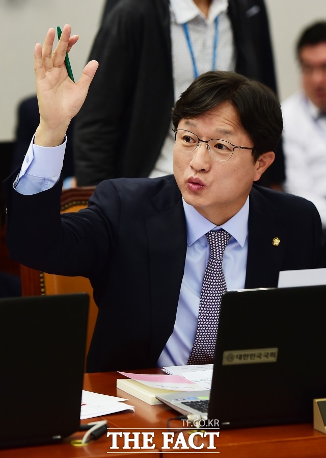 강병원 더불어민주당 최고위원은 21일 최고위원회의에서 대체 공휴일 확대가 이뤄져야 한다고 주장했다. /배정한 기자